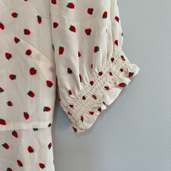 Madewell Silk Clover Cream Button-Front Dress in Fresh Strawberries Print, 0 - Picture 8 of 14